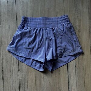 Lululemon Hotty Hot 2.5” HR Short Size 4 Lilac Smoke